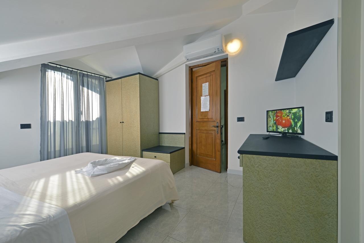 Hotel Garden Bocca Di Magra Exterior photo
